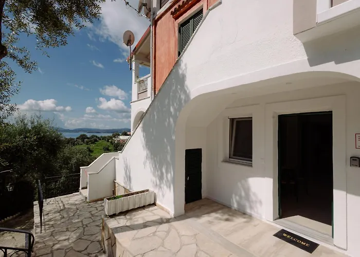 Vallia\'S Seaview & Stylish Apartments By Konnect, Nisaki