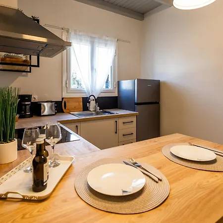 Vallia'S Seaview & Stylish Apartments By Konnect, Nisaki Nisaki  Exterior photo